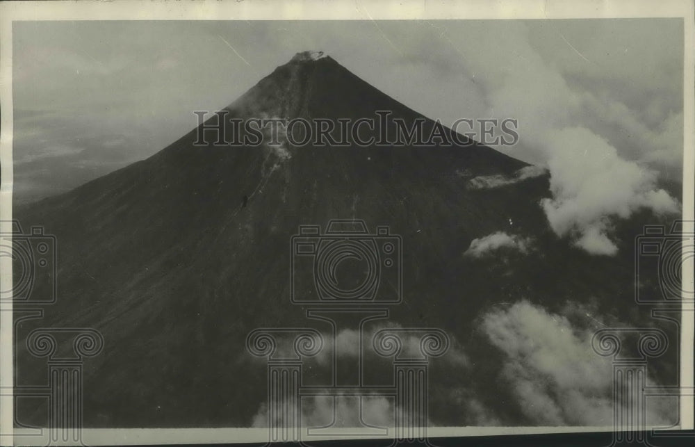 Picture of Mt Mayon in Western Albay Province, Philippines-Historic Images