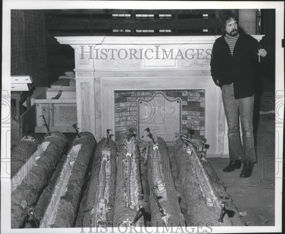 1977 Riverfront Park personnel Buzz Martin and the fireplace replica-Historic Images