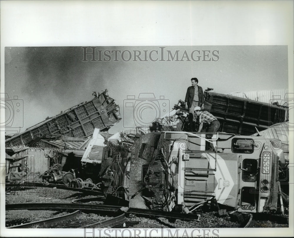 1991 Engines derailed along with cars of a Burlington Northern train-Historic Images