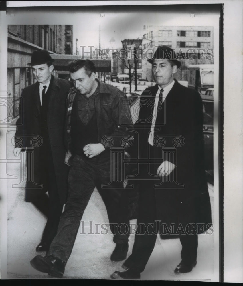 1965 Press Photo Robert G. Thompson being escorted for spy charges - Historic Images