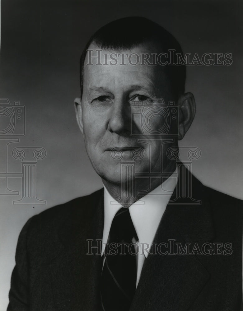 1977 Press Photo Union Pacific Railroad personnel Robert L. Richmond - Historic Images