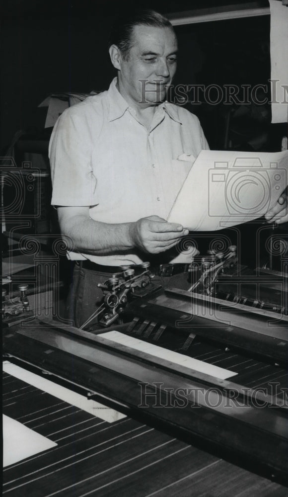 1975 William Bosch uses equipment for printing - Historic Images