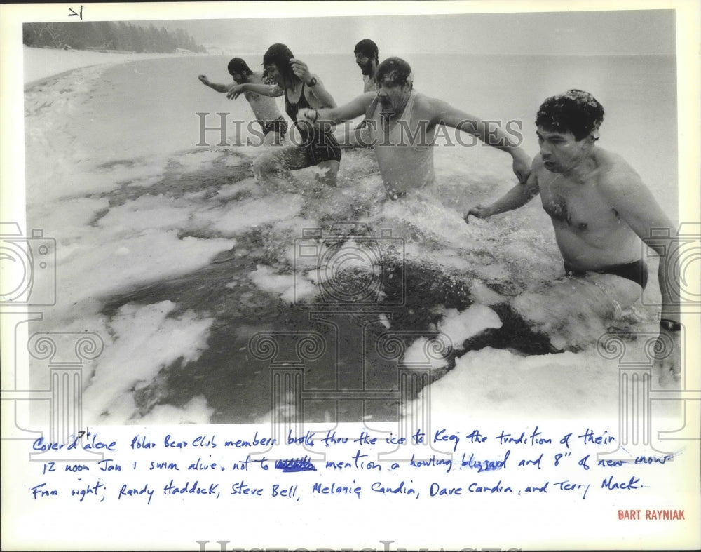 1986 Press Photo Randy Haddock & Coeur d'Alene Polar Bear Club members