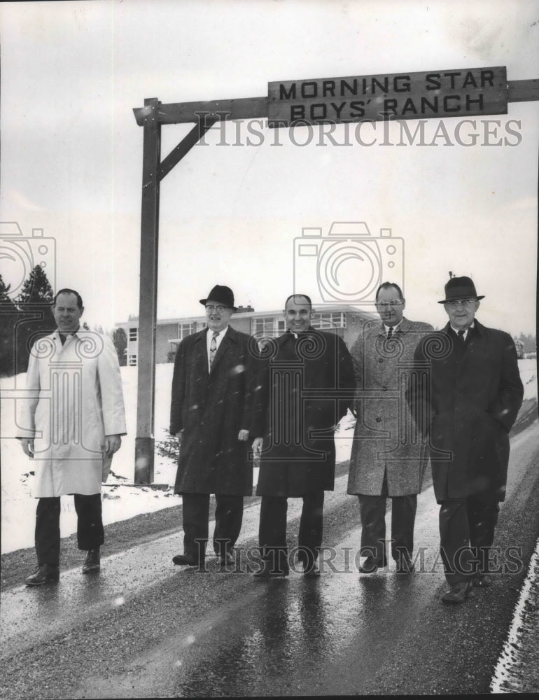 1967 Press Photo Businessmen attend Morning Star Boys' Ranch dedication - Historic Images