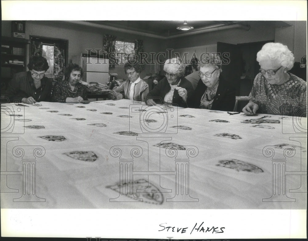 1986 Emanuel Presbyterian Church quilters-Historic Images