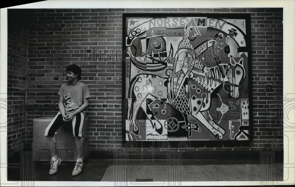 1987 Press Photo David Rossi beside Norsemen mural in Coeur d'Alene Lakes School - Historic Images