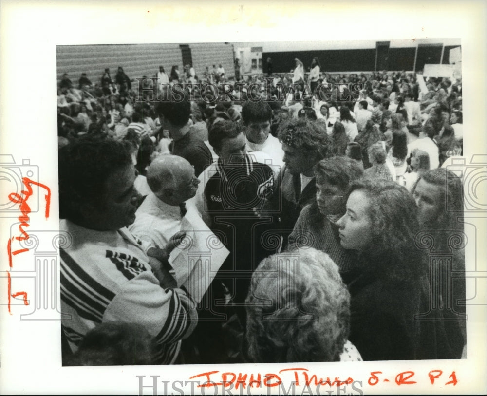 1981 Press Photo Officials talk to student heads at Sandpoint High School Sit In - Historic Images