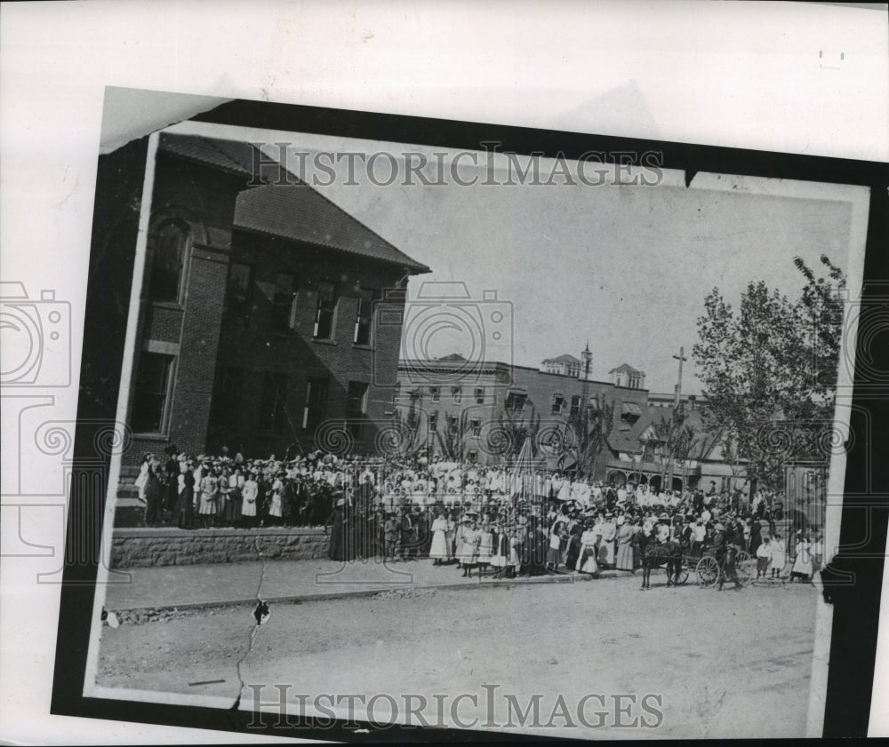 1910 Students and Staff Outside Hawthorne School - Historic Images