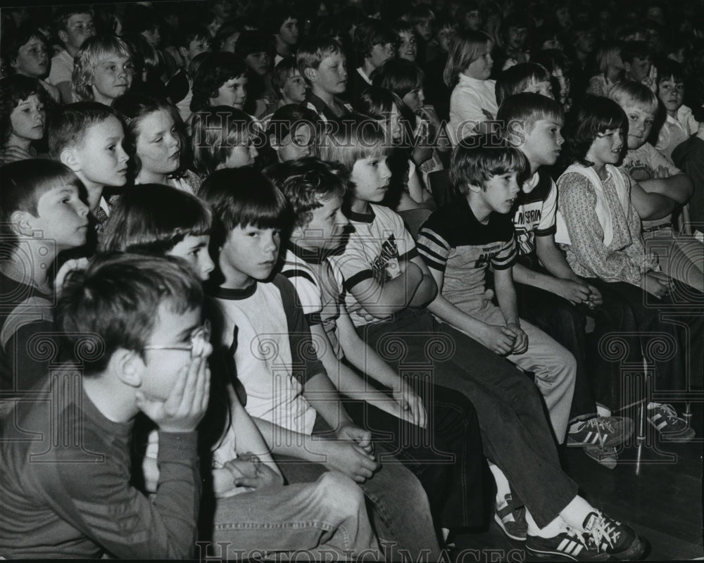 1980 Children assembled, Adams Elementary School - Historic Images