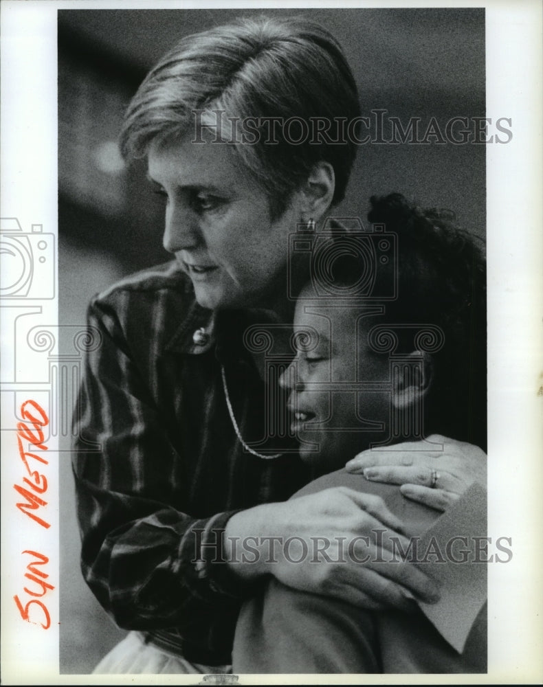 1991 Press Photo Maureen Schneider and Angela Ryans at Holmes Elementary School - Historic Images