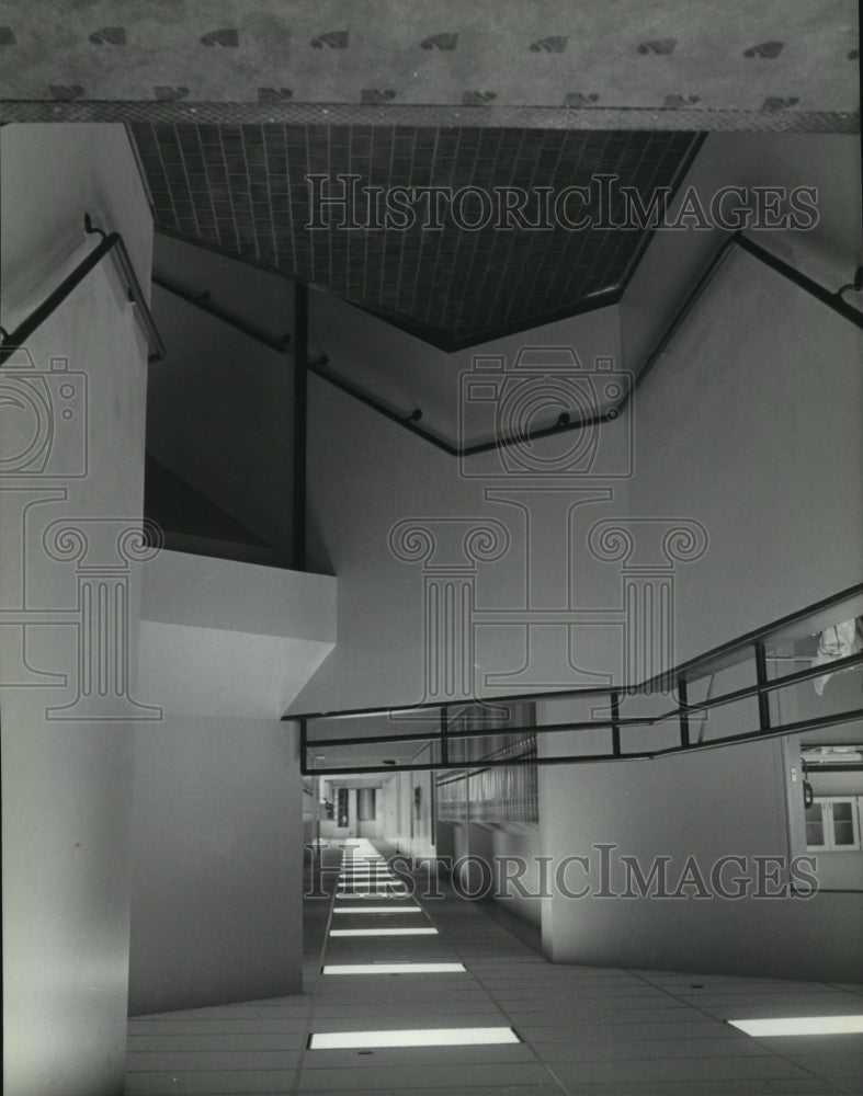 1981 Press Photo North Central High School, 2nd Floor Hallway - Historic Images