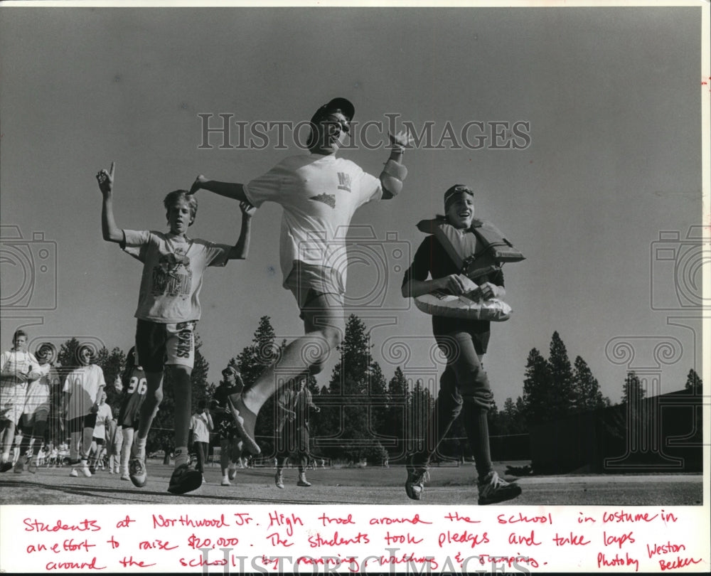 1989 Northwood Junior High students run laps for school activities-Historic Images