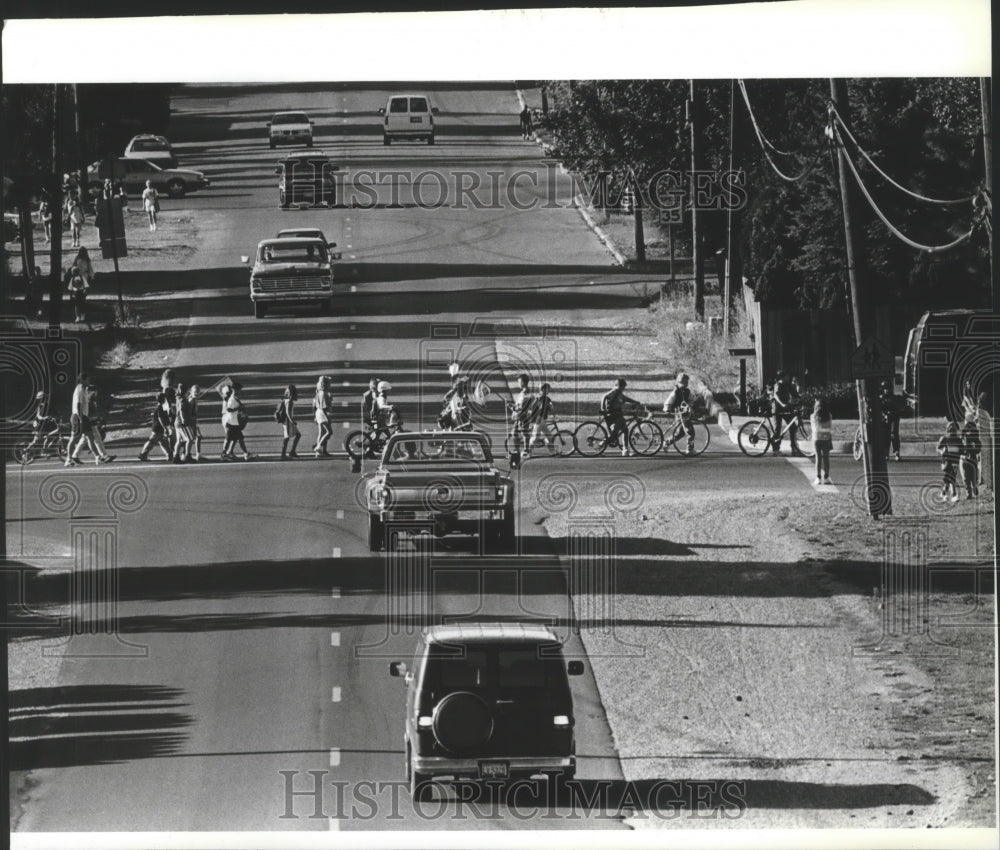 1993 Children crossing the road to South Pines Elementary School-Historic Images