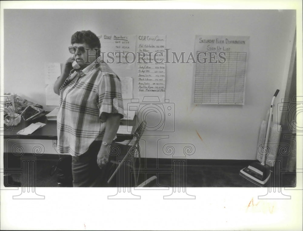 1989 Borah Elementary teacher Sharen Bonds at teacher crisis center-Historic Images