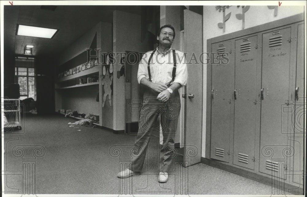 1987 Press Photo Sorenson Elementary Principal Pat Plamondon could los