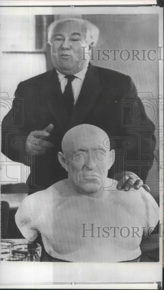 1964 Press Photo Mikhail Gerasimov-Russian sculptor with Ivan the Terrible head - Historic Images