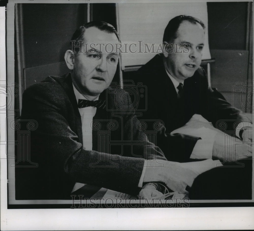 1964 Press Photo Drs. James Hundley &amp; Eugene Guthrie, smoking report, Washington-Historic Images