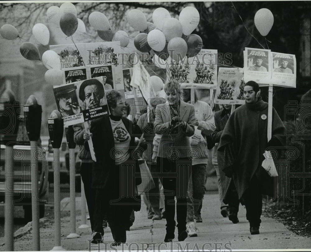 1989 A quit-smoking march, part of Great American Smoke-Out campaign - Historic Images