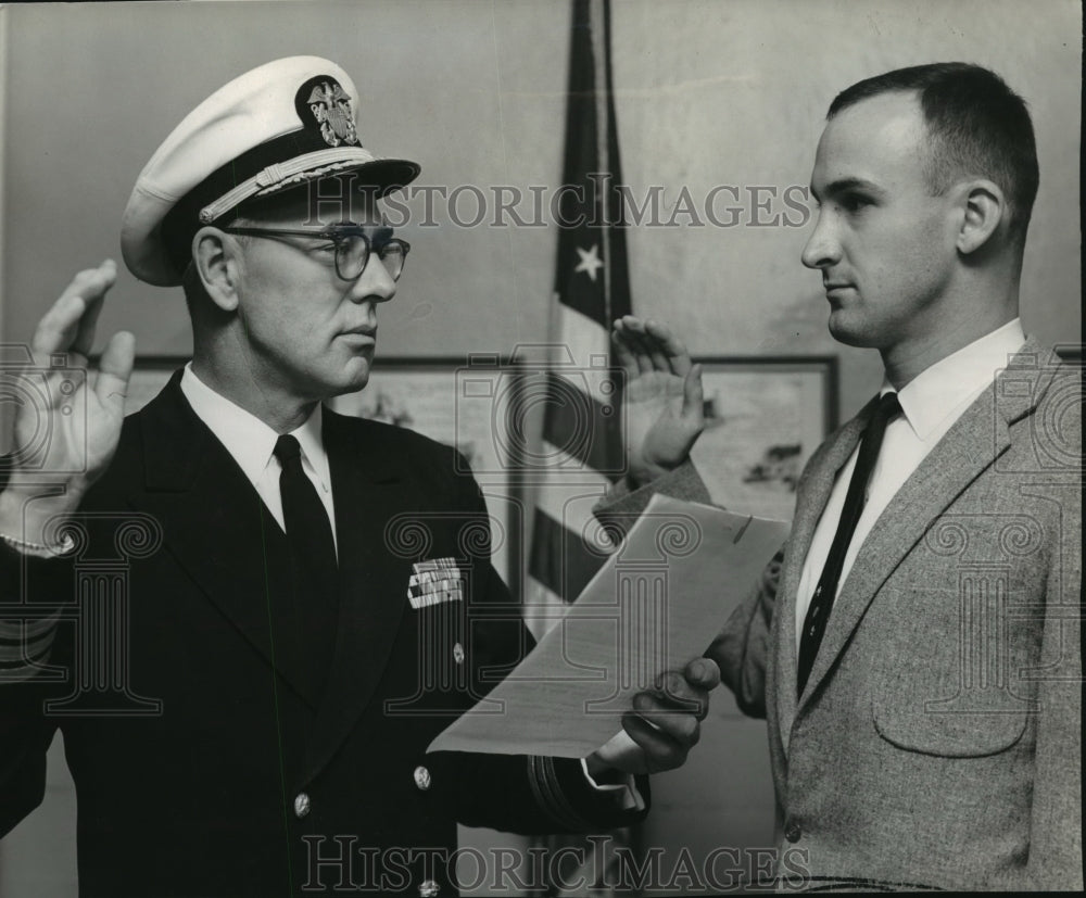 1964 Press Photo Dr. Gary Dale Bumgarner, new ensign of Medical Service Corps - Historic Images