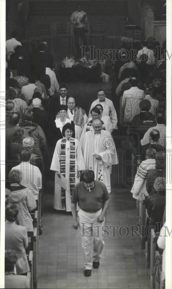 1992 Press Photo Glenn Eaglespeaker leads inter-faith Thanksgiving service - Historic Images
