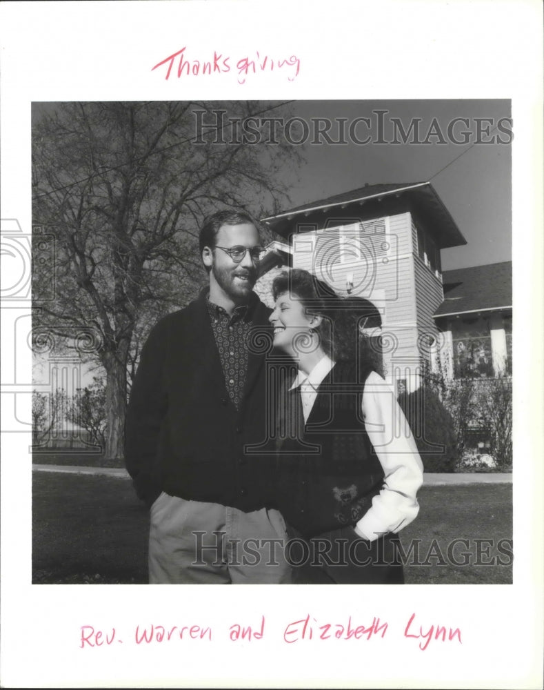 1995 Rev. Warren and Elizabeth Lynn celebrate Thanksgiving - Historic Images