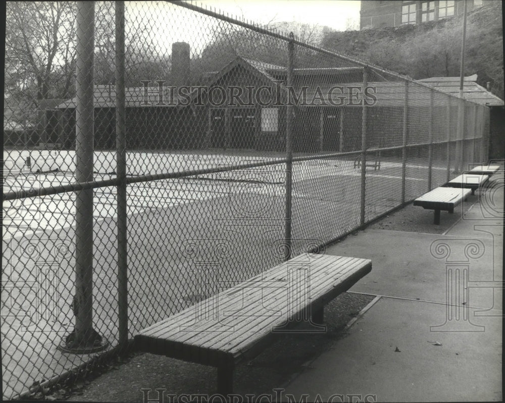 1978 Press Photo Fenced perimeter of a winterized Liberty Park Pool - spb04280-Historic Images