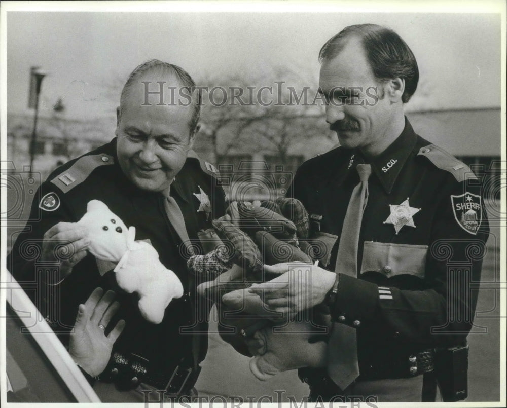 1988 Capt. John McGregor &amp; Lt. John Simmons of Spokane County-Historic Images