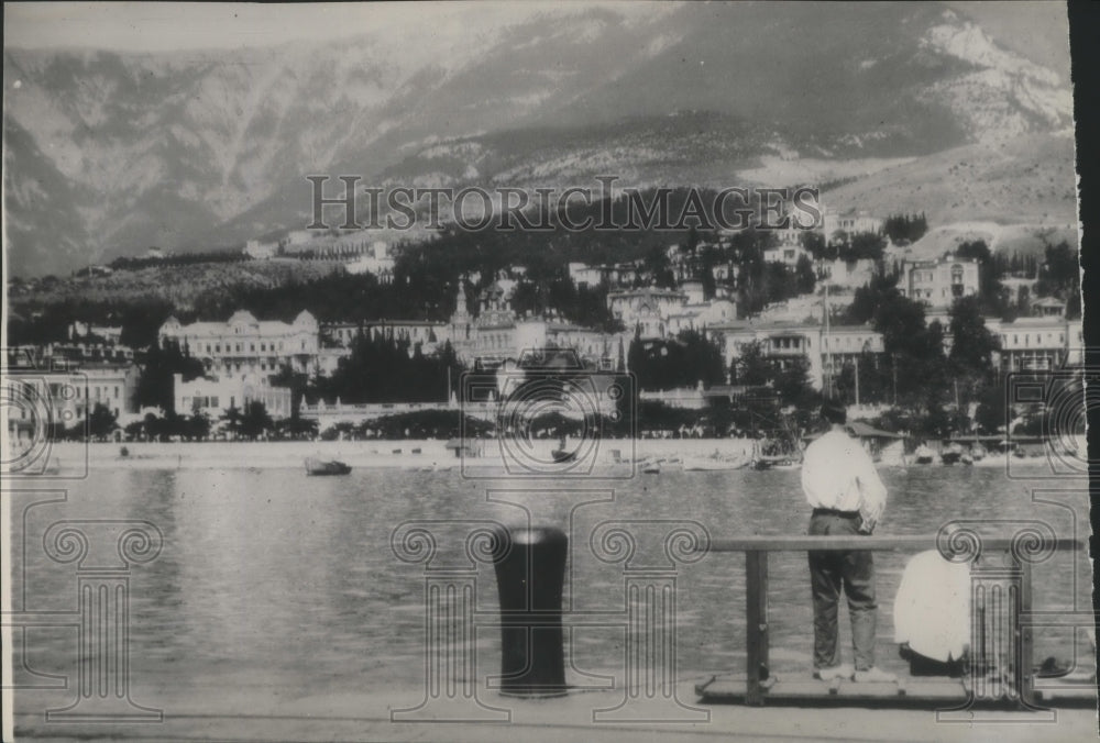 1945 Press Photo Pre-war view of Yalta and its inner harbor on the Black Sea-Historic Images