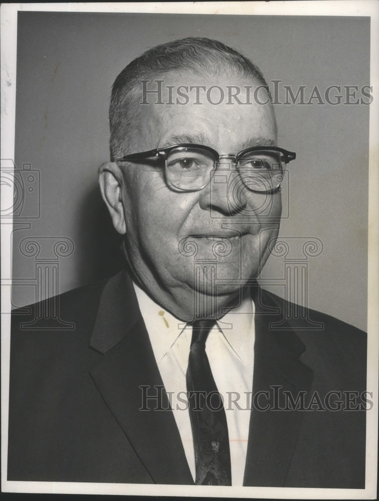 1963 Press Photo Claude F. Tomlin, U.S. Immigration &amp; Naturalization Service - Historic Images