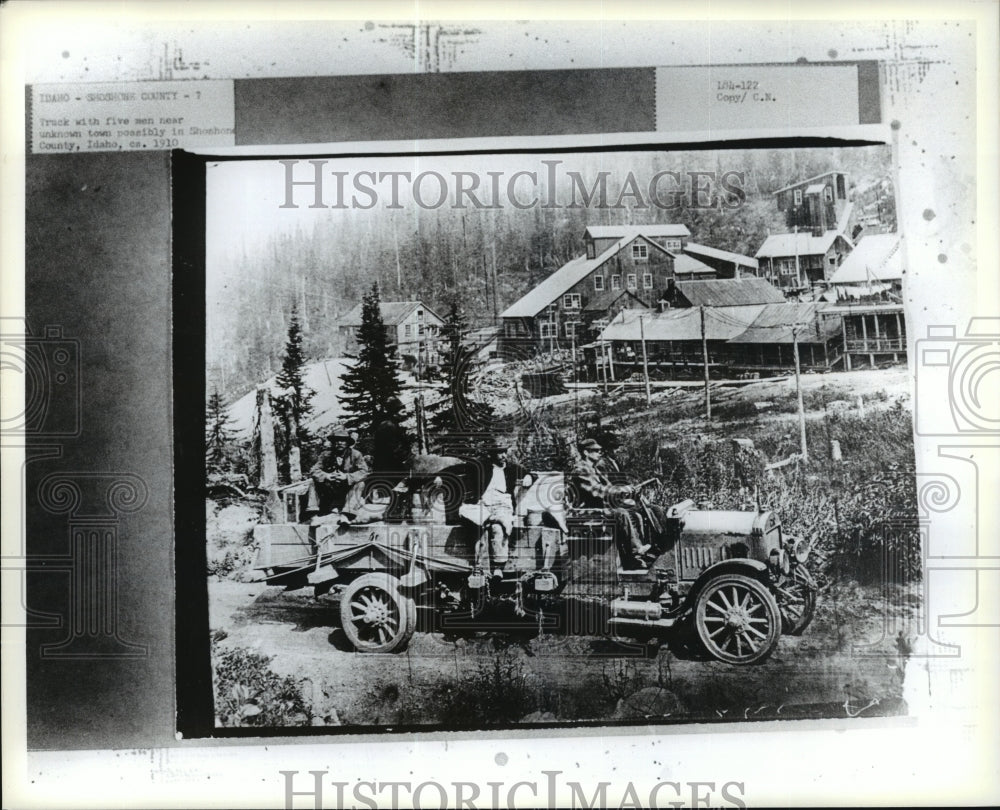 1910 Press Photo Truck with five men near Shohone County, Idaho, circa 1910 - Historic Images