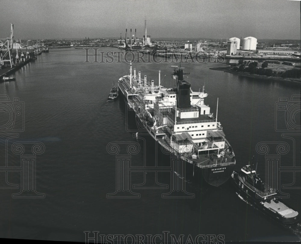 1977 Tanker Descartes enters Boston Harbor escorted by tugs-Historic Images