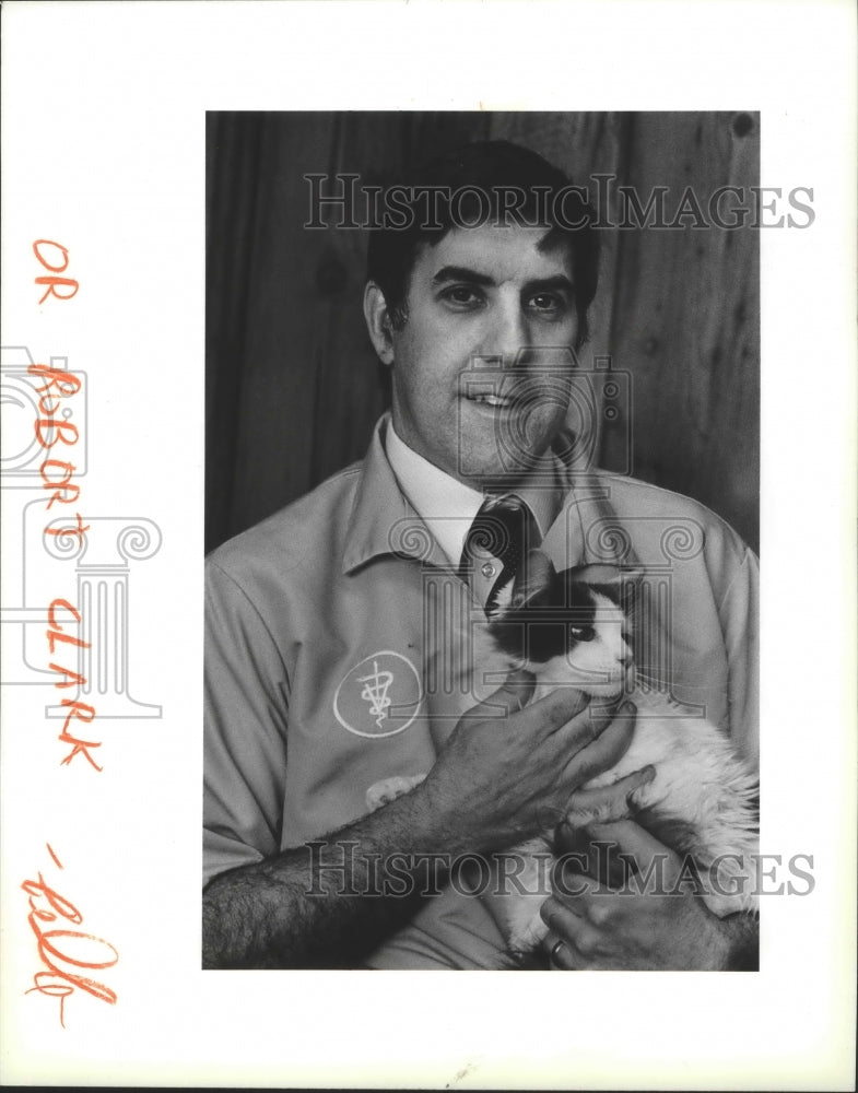 1988 Press Photo  Robert Clark, veterinarian holds one of his patients. - Historic Images