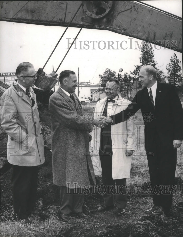 1964 Press Photo Chud Wendle construction groundbreaking, Wendel Ford Northtown - Historic Images