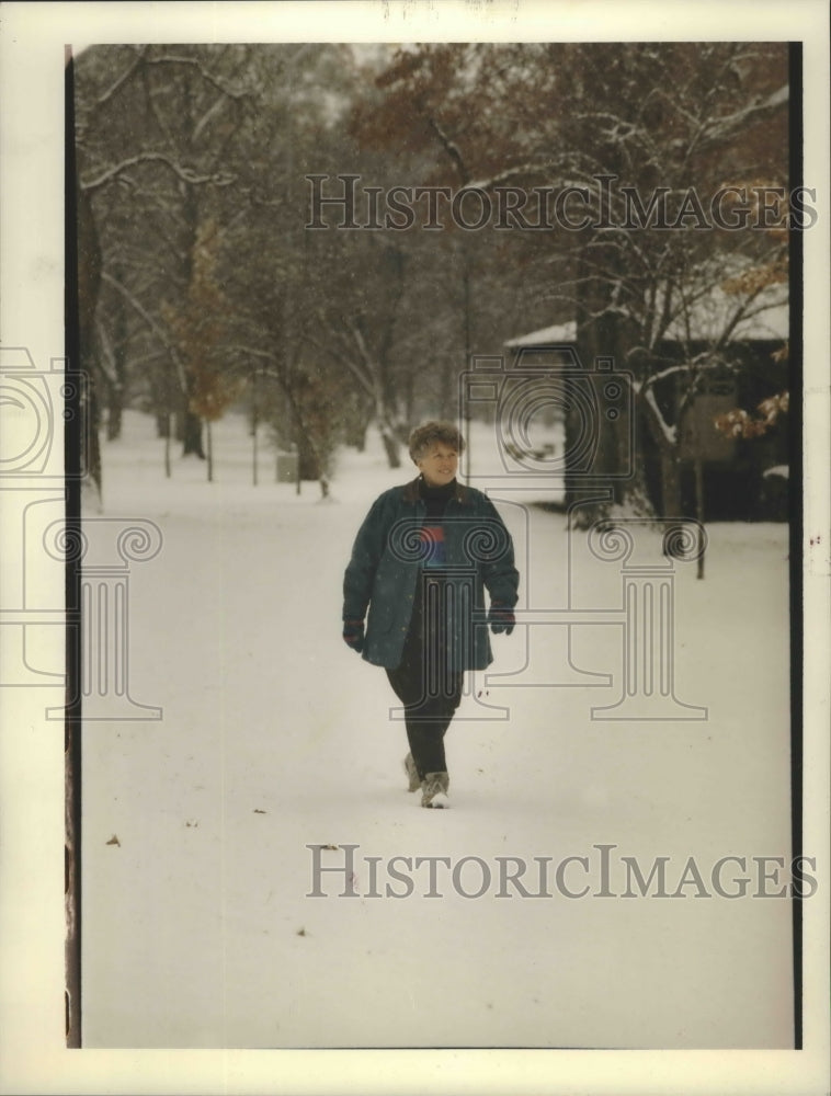 1993 Press Photo Barbara Synder's "Walk About Spokane" near Corbin Park - Historic Images