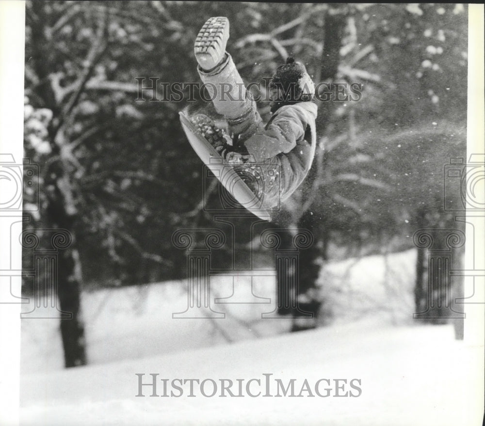1993 Press Photo Ryan Larned flies through air, Canyon Golf Course - spb12891 - Historic Images