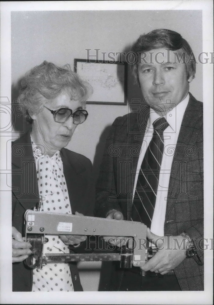 1978 Grand Coulee hospital officials unpack a new Hoyer Scale