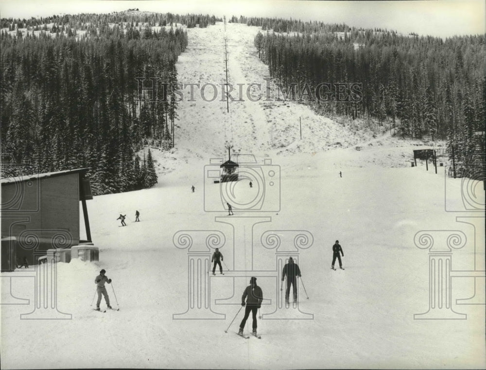 Press Photo Skiers Skiing on Snow Slope of Mount Spokane in Washington-Historic Images