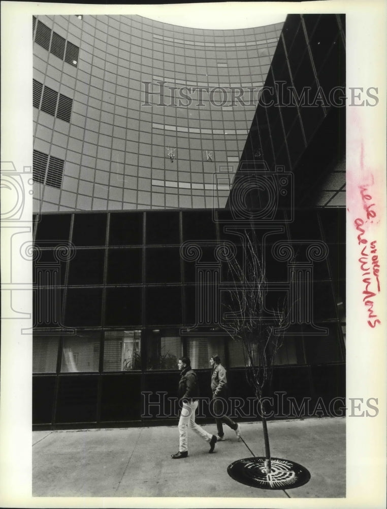 1987 Press Photo Broken and Taped Windows on Spokane County Jail Building - Historic Images