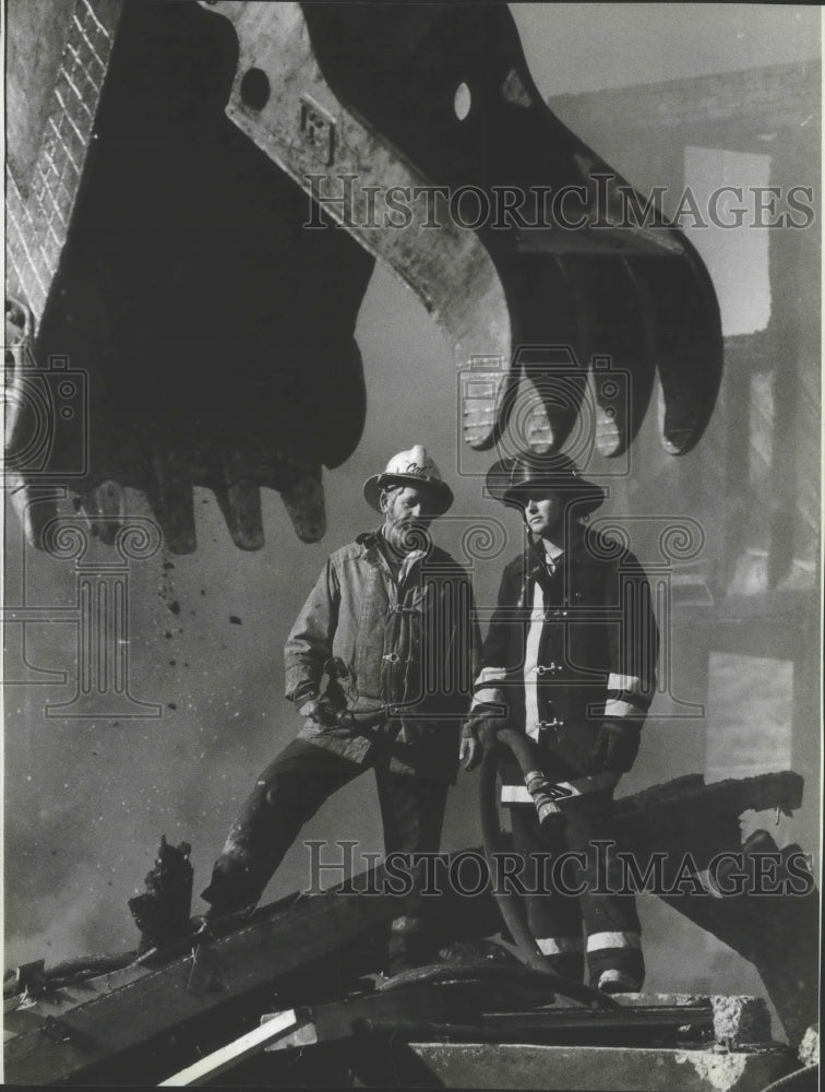 1988 Press Photo Firemen Cal and Kevin Bowling with Back Hoe at Omak Church - Historic Images