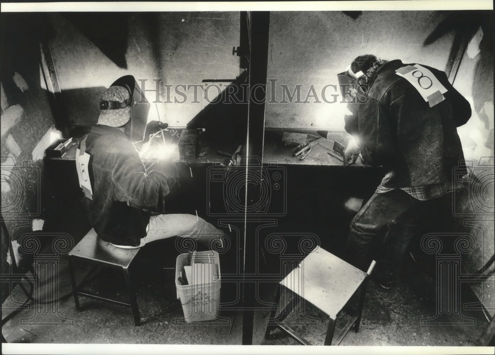 1989 Press Photo Two of Eastern Washington welding at Spokane Communit