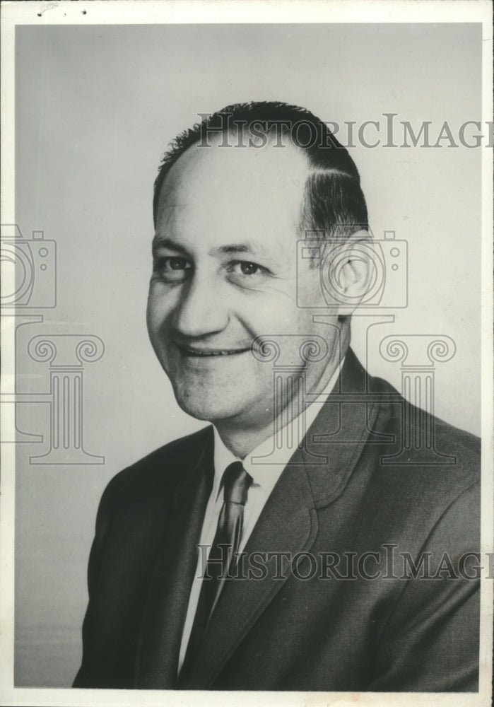 1965 Press Photo Walt Ludwig of Valu-Mart - Historic Images