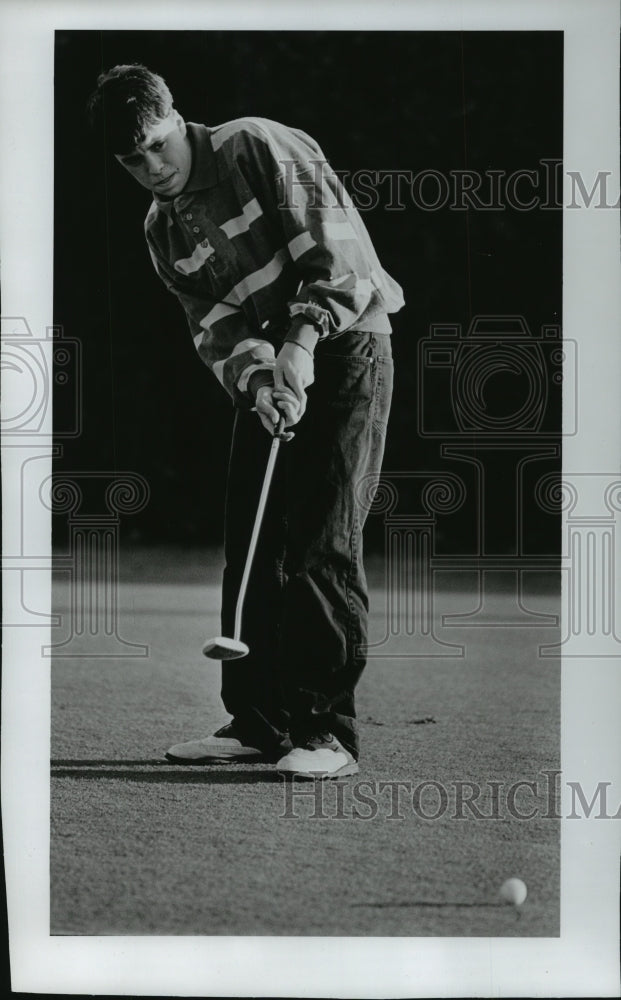 1994 Press Photo University High Golfer Matt Johnson Playing a Practice Game - Historic Images