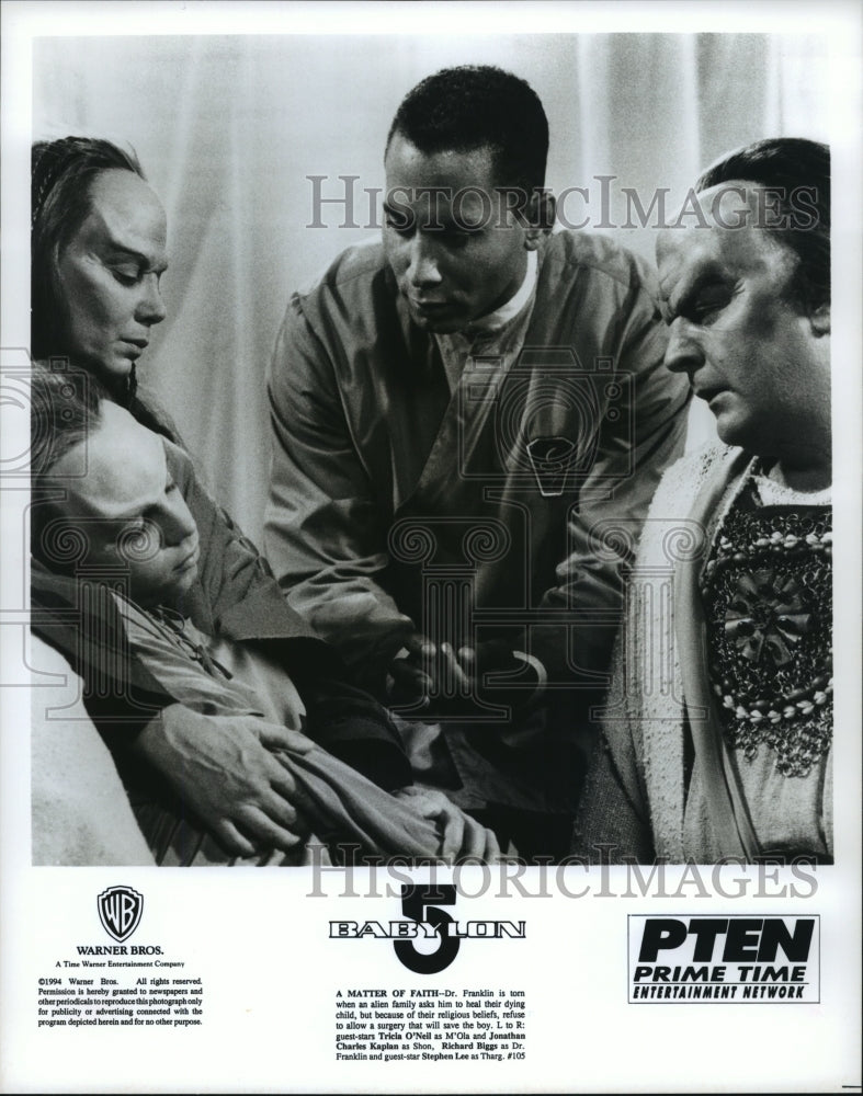 1994 Press Photo Tricia O'Neil, Jonathan Kaplan and Richard Biggs on Babylon 5. - Historic Images