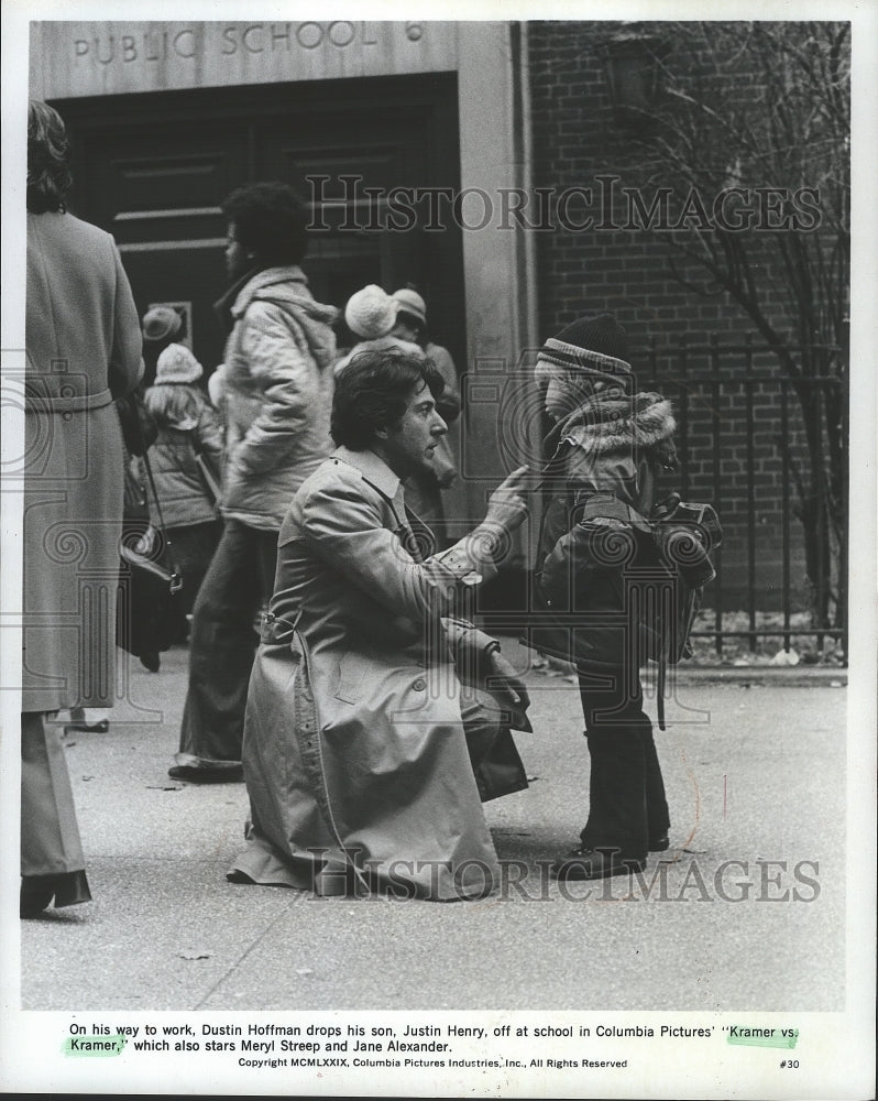 1979 Press Photo Dustin Hoffman and Justin Henry in Kramer vs. Kramer. - Historic Images