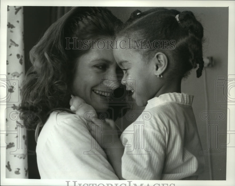 1989 Press Photo Mary Joan Negro and Chinasa Mitchell in The Littlest Victims. - Historic Images