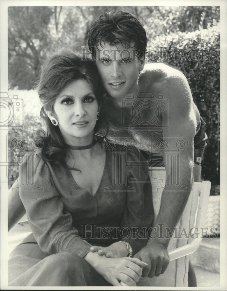 1984 Press Photo Gina Lollobrigida and Lorenzo Lamas in Falcon Crest.- Historic Images