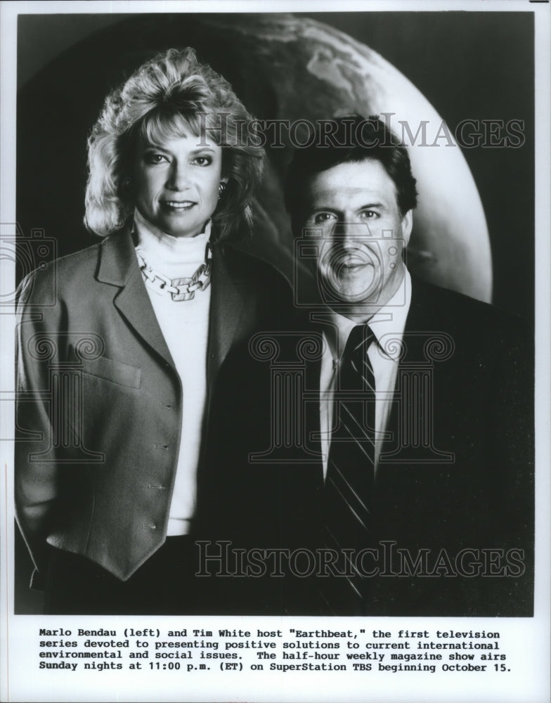 1989 Press Photo Marlo Bendau and Tim White host Earthbeat, on TBS. - Historic Images