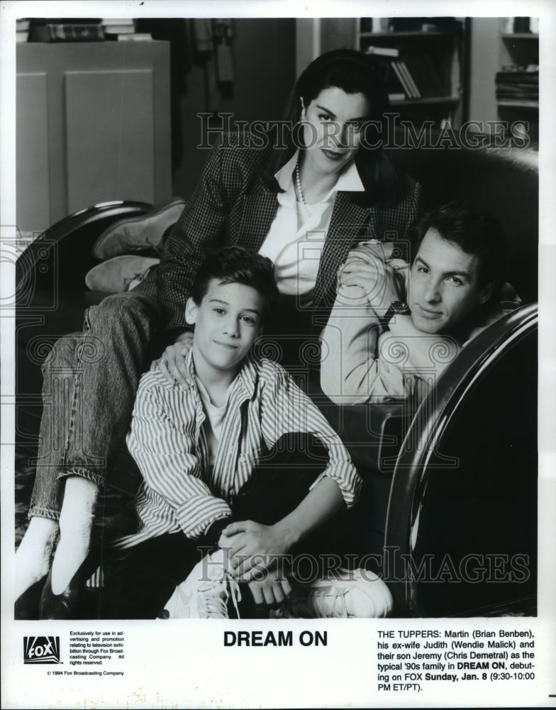 1994 Press Photo Brian Benben, Wendie Malick & Chris Demetral in Dream On.- Historic Images