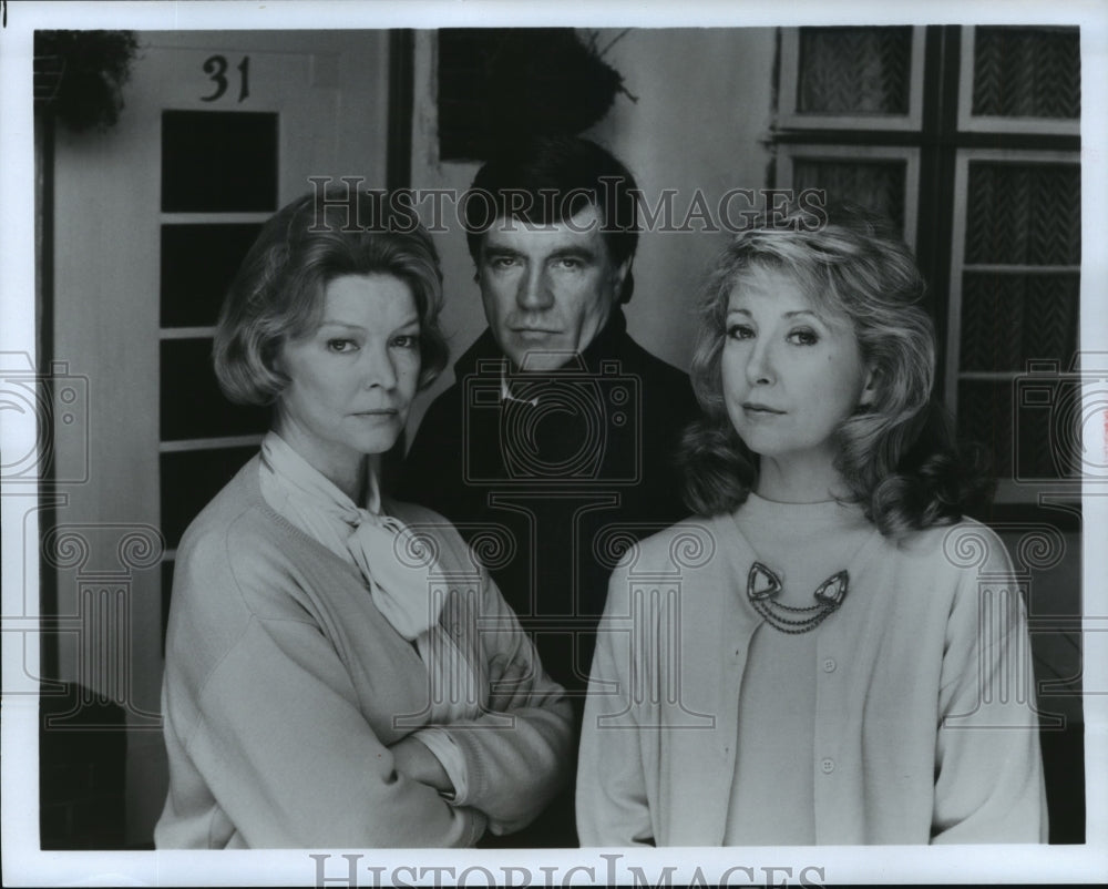Press Photo Ellen Burstyn, Teri Garr, Alan Bates for "Pack of Lies" CBS TV - Historic Images