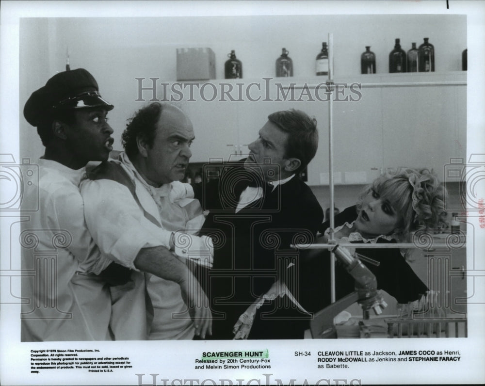 1979 Press Photo Cleavon Little, James Coco &amp; Roddy McDowall in Scavenger Hunt. - Historic Images